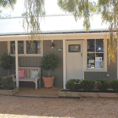 Outback Cellar & Country Cottage Dubbo Exterior foto