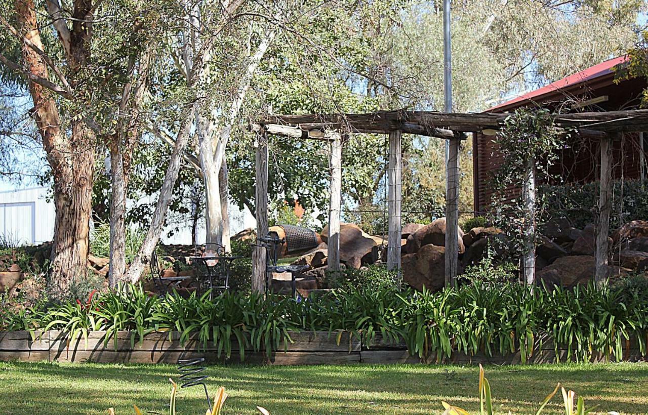 Outback Cellar & Country Cottage Dubbo Exterior foto